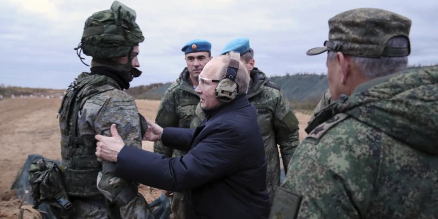 Seit Putin seine Truppen in die Ukraine einmarschieren liess, wettert Medwedew gegen den Westen.