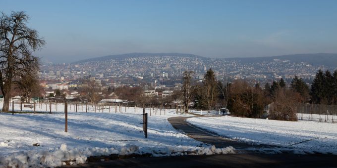 Aussicht über die Stadt Zürich vom Albisgüetli aus. Aussicht über die Stadt Zürich vom Albisgüetli aus.