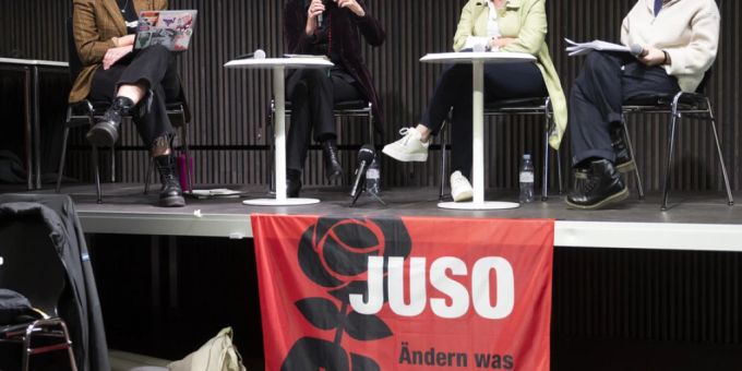 Aus dem Bundesrat - Juso fordert drei linke Sitze oder Rücktritt der SP