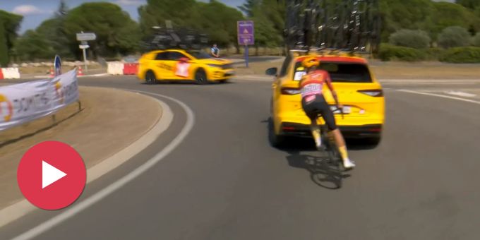 Tour-Schreck! - Norwegischer Rad-Profi entgeht im Kreisel Auto-Crash