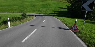Mühlrüti SG - Motorradfahrer (19) prallt in Verkehrsschild