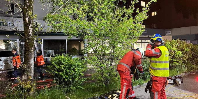 Brand einer Apotheke in Dietlikon ZH verursacht hohen Sachschaden. Dietlikon ZH Brand
