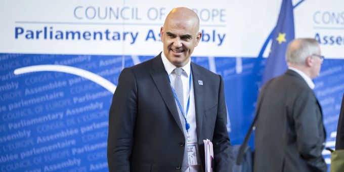 Alain Berset, Schweizer Kandidat für das Amt des Generalsekretärs des Europarats, in der Halle des Europapalasts in Strassburg (F), während der ordentlichen Sitzung der Parlamentarischen Versammlung des Europarats, am 24. Juni 2024. Alain Berset Europarat Generalsekretär