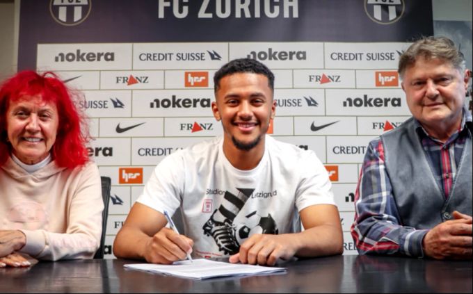 Das Präsidentenpaar Canepa mit dem neuesten Zuzug beim FC Zürich. FC Zürich