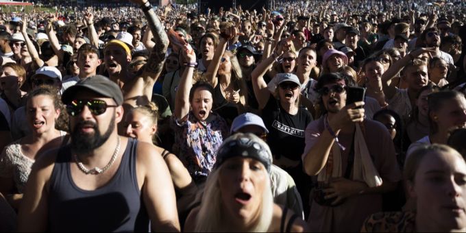Nicht nur die Gen Z geht an Festivals – auch ältere Semester sind vertreten. Festival