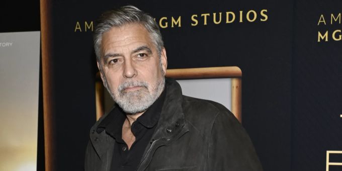 George Clooney ist sauer. george clooney