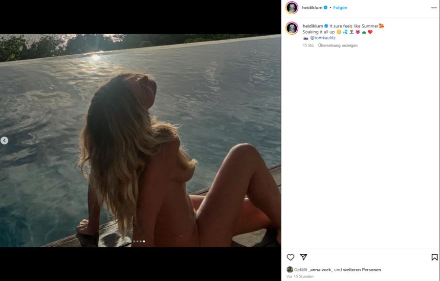 Das Topmodel posiert splitterfasernackt vor einem Pool.