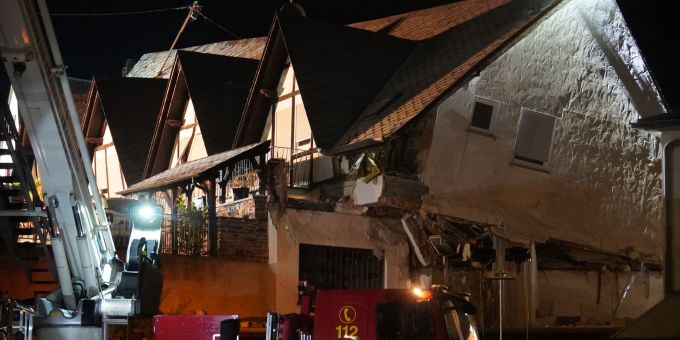 Im Moselort Kröv im Landkreis Bernkastel-Wittlich in Rheinland-Pfalz kam es zu einem teilweisen Hoteleinsturz. Hoteleinsturz in Kröv