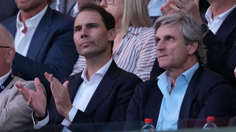 Auf der Tribüne nimmt das auch sein langjähriger Konkurrent Rafael Nadal beeindruckt zur Kenntnis.