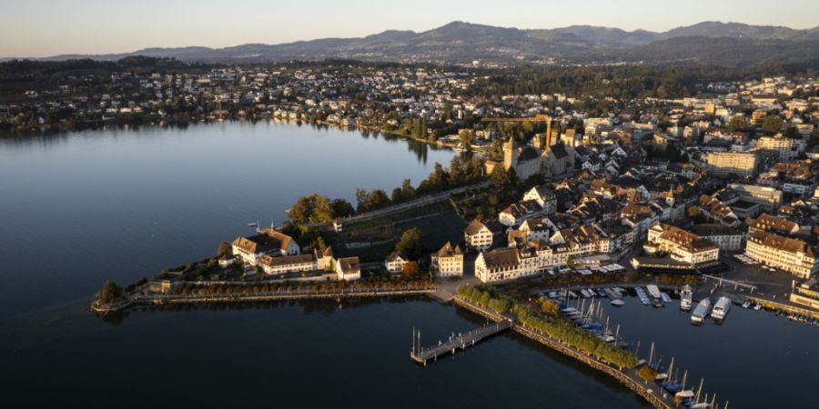 Trotz des Gewinns in der Rechnung für 2025 warnt der Stadtrat von Rapperswil-Jona weiterhin vor einer wachsenden Verschuldung. (Archivbild)