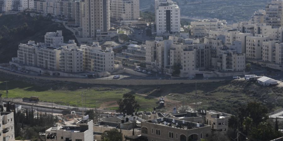ARCHIV - Blick auf Har Homa, eine israelische Siedlung im Osten Jerusalems, die Israel als einen Teil seiner Hauptstadt betrachtet. Das UN-Menschenrechtsbüro in Genf hat die jüngsten ...