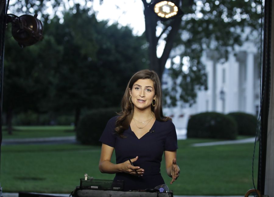 Für Trump ist Collins «die schlimmste Reporterin». Hier im Bild: Kaitlan Collins während einer Live-Übertragung vor dem Weissen Haus in Washington, 25. Juli 2018.