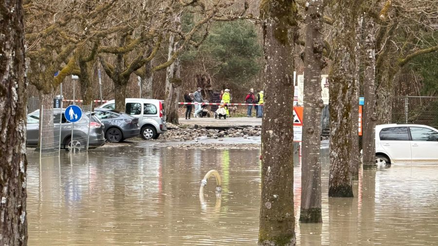 An der Thormannstrasse in Bern hat sich ein Wasserrohrbruch ereignet.