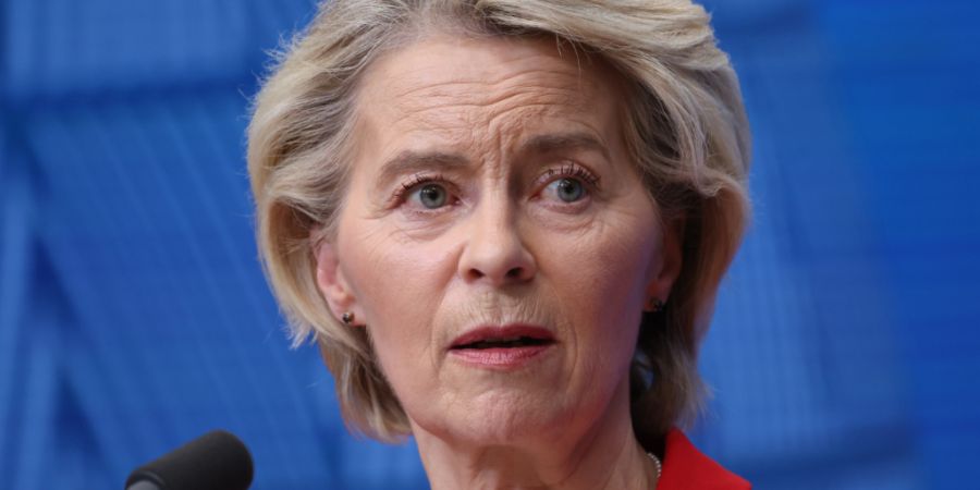 Die Präsidentin der Europäischen Kommission, Ursula von der Leyen, spricht bei einer Medienkonferenz zum Abschluss eines EU-Gipfels. Foto: Omar Havana/AP/dpa