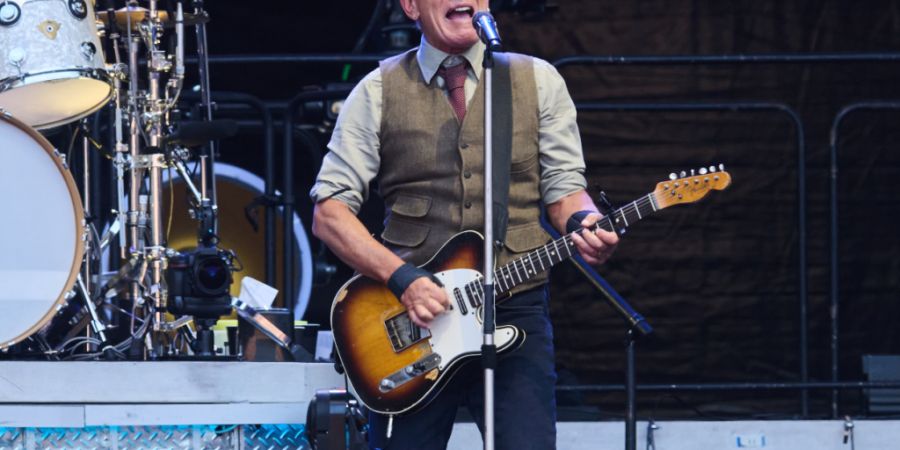 ARCHIV - Bruce Springsteen and The E Street Band spielen im Olympiastadion zur Europatournee 2025. Foto: Annette Riedl/dpa