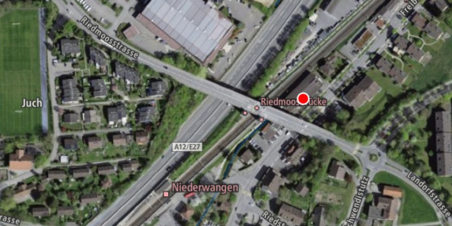 Bei der Bahnstation Niederwangen plant die Gemeinde eine neue Passerelle. Das Parlament debattiert Mitte März über den Baukredit.