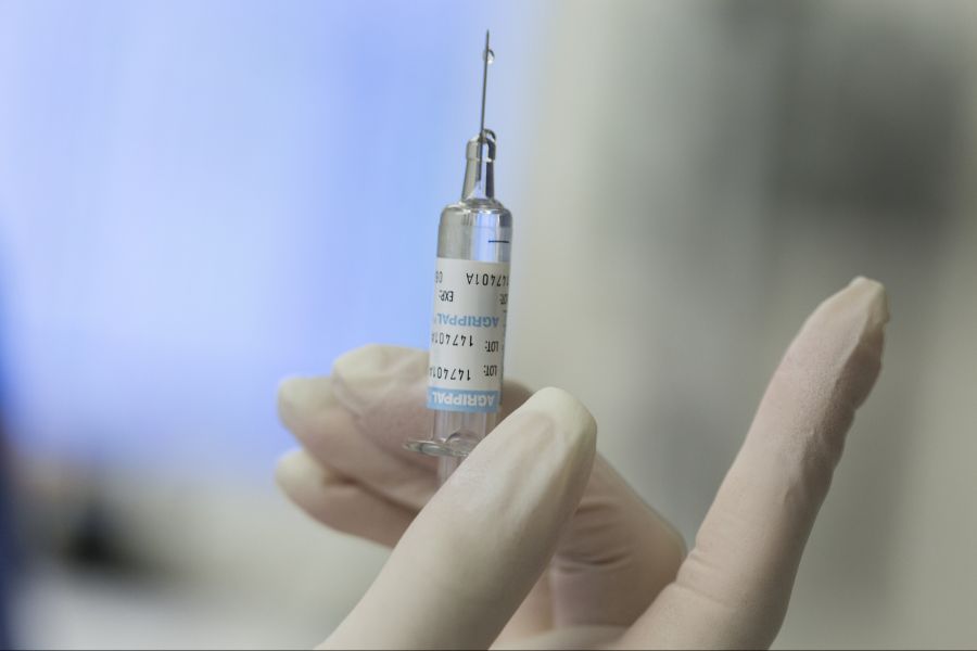 Mit Beginn des neuen Jahres haben die Herstellerfirmen laut BAG nur noch wenige Grippe-Impfstoffdosen vorrätig oder können solche ausliefern.