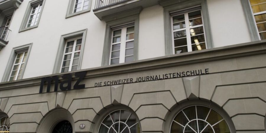 An der Journalismusschule MAZ in Luzern kommt es zu Stellenreduktionen. (Archivbild)