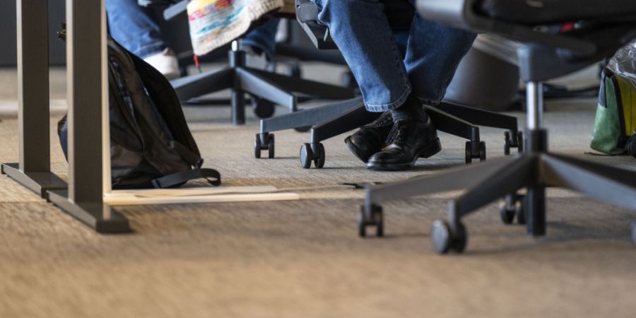 Faire Löhne, Sicherheit und Anerkennung binden laut einer Studie Arbeitskräfte eher an Ihren Job als Beförderungen oder Zusatzleistungen. (Symbolbild)