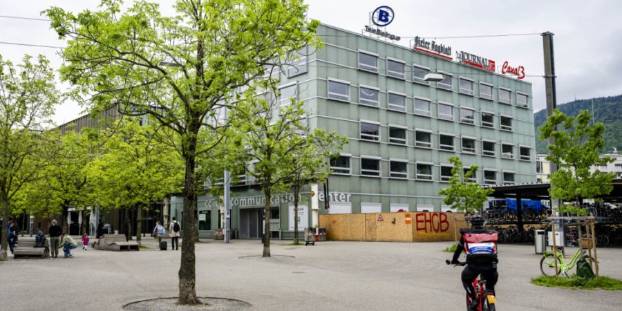 Die Stadt Biel will die Veloabstellplätze auf dem Robert-Walser Platz sanieren. (Archivbild)