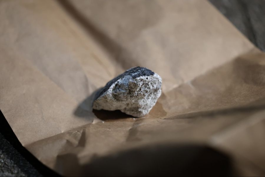 Ein Meteorit ist im Koblenzer Stadtteil Hüls in ein Hausdach eingeschlagen. Gesichtet wurde die Lichterscheinung unter anderem in Basel, in Nordrhein-Westfalen, Hessen, Rheinland-Pfalz, dem Saarland und Baden-Württemberg.