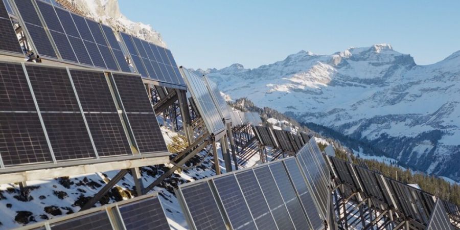 Die alpine Solaranlage über dem Schächental soll knapp die Hälfte der Leistung im Winter erbringen.