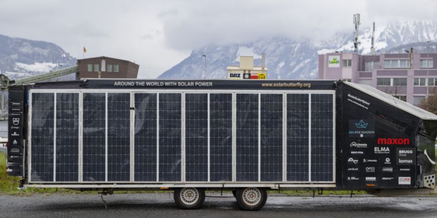 Der Luzerner Solarpionier Louis Palmer bei seiner Ankunft in der Hochschule Luzern fuer Technik und Architektur in Horwm