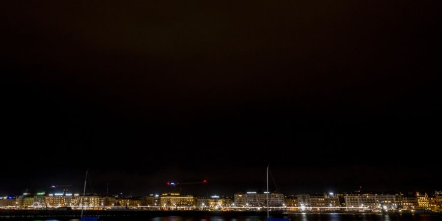 Nicht einmal der berühmte Jet d'Eau im Hafen von Genf war während der letztjährigen «Earth Hour» zu sehen. (Archivbild)