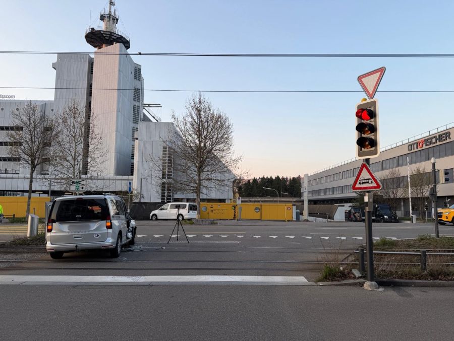 Die Tramstrecke im betroffenen Abschnitt blieb für mehrere Stunden unterbrochen.