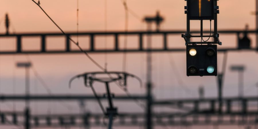 Ein Jugendlicher ist in Mosen LU zu nahe an die Fahrleitung gekommen und von einem Stromschlag getroffen worden. (Symbolbild)