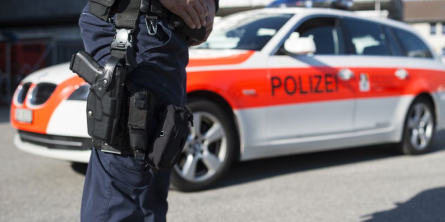 Sechs Personen aus drei Häusern mussten wegen eine Tiefgaragenbrandes evakuiert werden. (Archivbild)