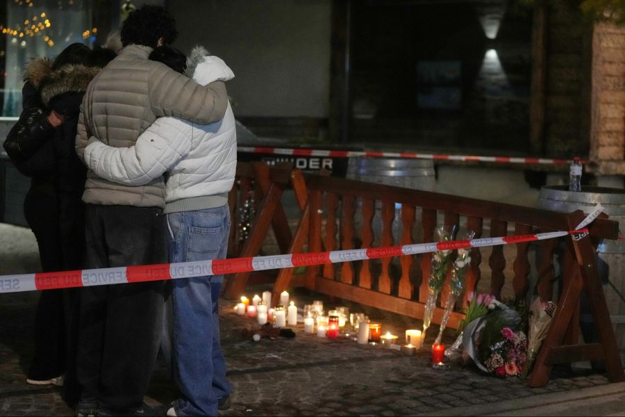 Nach dem Brand einer Bar in Crans-Montana mit 40 Toten beschreiben Überlebende die Szene.