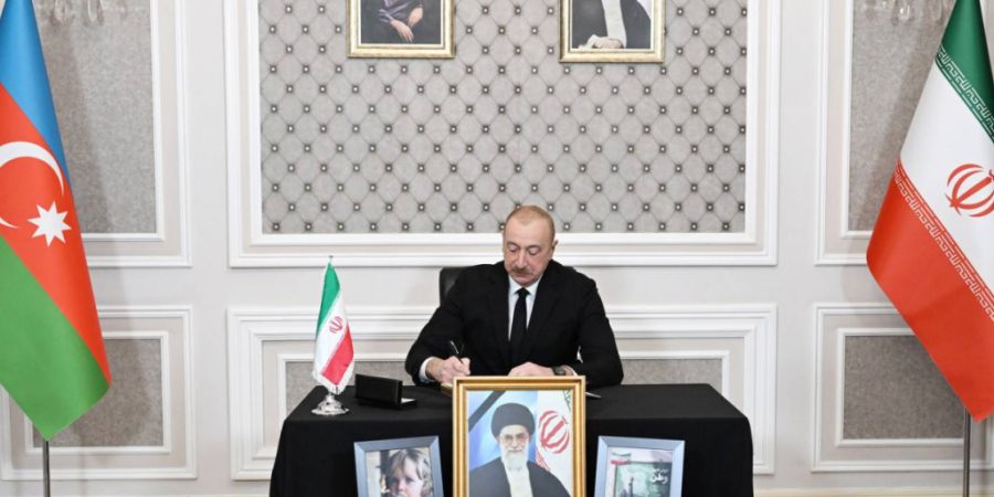 HANDOUT - Der aserbaidschanische Präsident Ilham Aliyev in der iranischen Botschaft in Baku. Foto: Uncredited/Azerbaijan's Presidential Press Service/AP/dpa - ACHTUNG: Nur zur redaktio...
