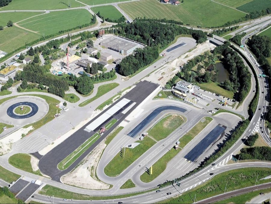 Der Unfall hat sich am Mittwochnachmittag beim Betzholz-Autobahnkreisel ereignet.