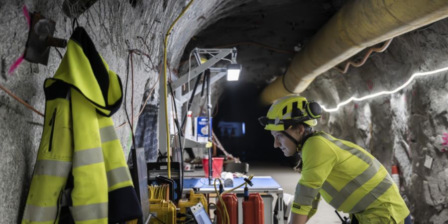 Im Bedrettolab, einem Forschungslabor der ETH Zürich im ehemaligen Bedretto-Baustollen des Furkatunnels, wurde für das Experiment ein 120 Meter langer neuer Seitentunnel gebaut. (Arch...