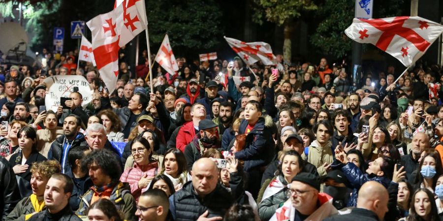 Nach der Wahl hatte die prowestliche Opposition in Georgien erklärt, dass sie das Ergebnis nicht anerkenne, und zu Protesten aufgerufen. (Archivbild)