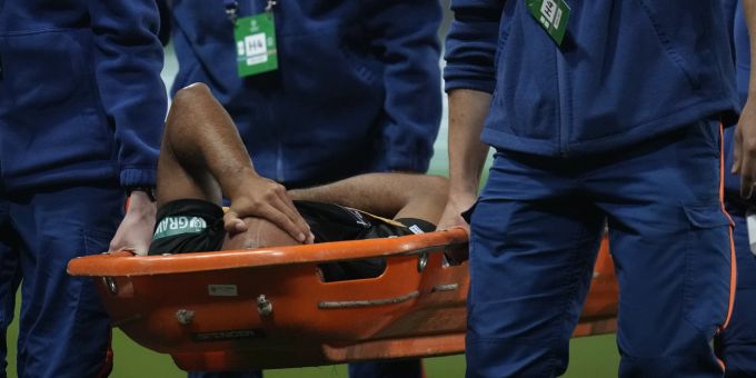 Gregory Wüthrich verletzt sich in der Champions League schwer am Knie. Gregory Wüthrich Champions League