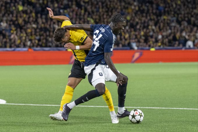 YB müht sich gegen Aston Villa vergebens. YB Aston Villa