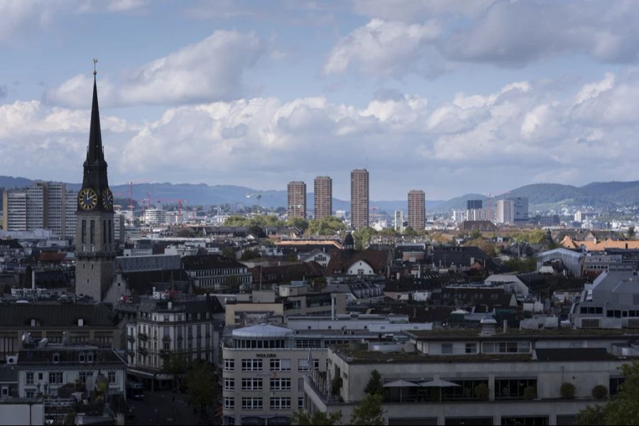 Auch in der Schweiz stimmen und wählen Städte (hier Zürich) meist deutlich progressiver ab als ländliche Gebiete.