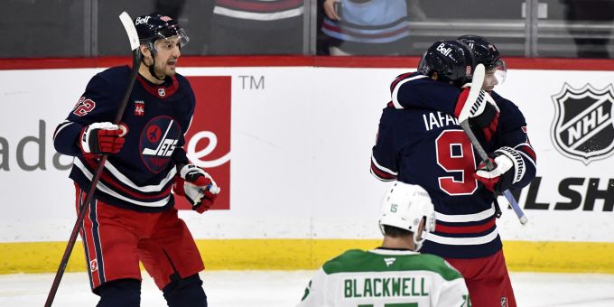 Nino Niederreiter (l.) jubelt mit seinen Teamkollegen über ein Tor im Spiel gegen Dallas. NHL Níno Niederreiter