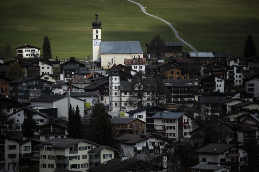 In der Flimser Kirche Sogn Martin soll eine 5G-Antenne der Swisscom installiert werden.