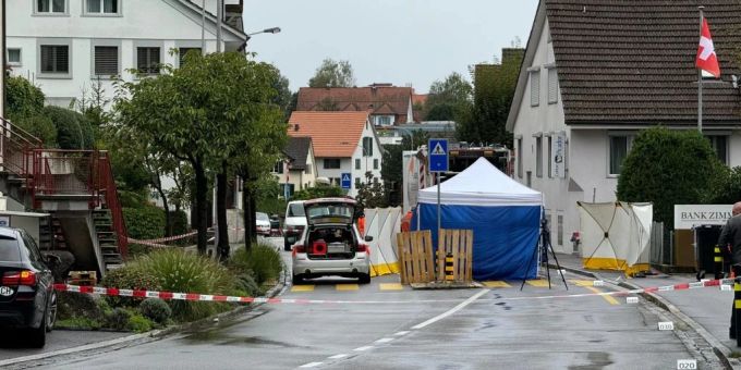 In Oberrieden ZH wurde ein Mädchen bei einem Verkehrsunfall getötet. Oberrieden