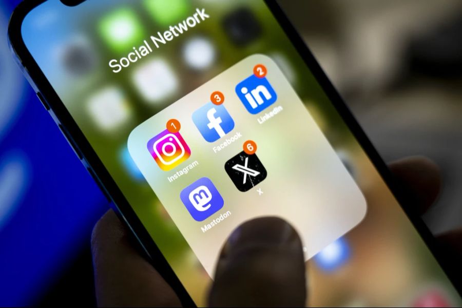 Trotz allem rechnen Experten nicht damit, dass soziale Medien in absehbarer Zeit von der Bildfläche verschwinden. (Symbolbild)