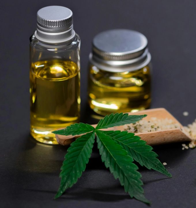 Aus Cannabis lässt sich wunderbar Öl machen. Man sollte es nur nicht versehentlich verwenden. Cannabis THC Pizzen USA