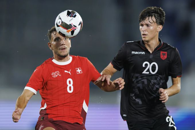 Valmir Matoshi (l.) im Quali-Spiel gegen Albanien. Schweizer Nati