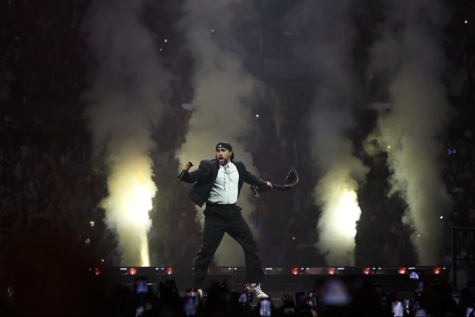 Der aus Puerto Rico stammende Rapper und Sänger Bad Bunny tritt im Rahmen seiner «Most Wanted Tour» in der Crypto.com-Arena in Los Angeles auf, am 13. März 2024. Bad Bunny Puerto Rico