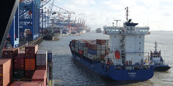 Einen kleinen Aufschwung erwarten die Fachleute hingegen im kommenden Jahr: Statt um 1,1 Prozent dürfte die deutsche Wirtschaft um 1,2 Prozent wachsen. (Archivbild) deutsche Wirtschaft