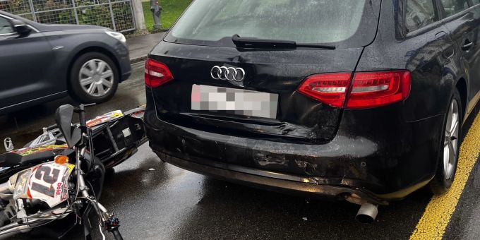 Rheineck: Auffahrkollision zwischen Motorrad und Auto. Rheineck: Auffahrkollision