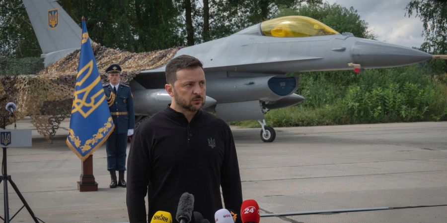 Die ersten Kampfjets F-16 fliegen bereits über der Ukraine, weitere sollen dazukommen. (Archivbild)