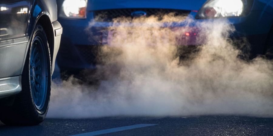 Viel Streit um heisse Luft: Verbrenner-Abgase von Dieseln und Benzinern sind schlecht für die Umwelt. (Symbolbild)